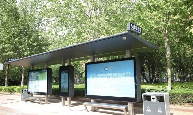 青島新增137處智能公交候車亭 搭配電子站牌、三維導乘圖